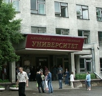 Корпус Алтайского государственного университета на Социалистическом 68